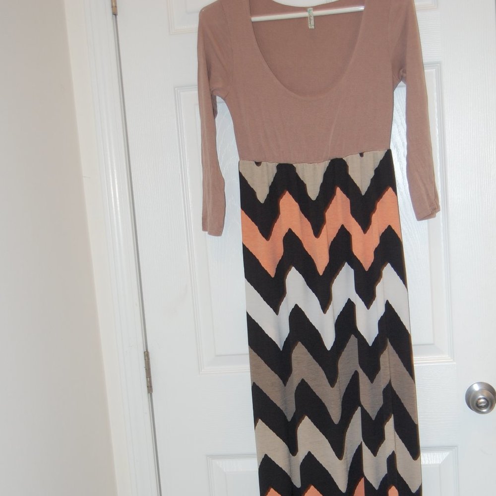 AUDITIONS  Women's Black/Peach and  Cream Maxi Dress  Size Medium